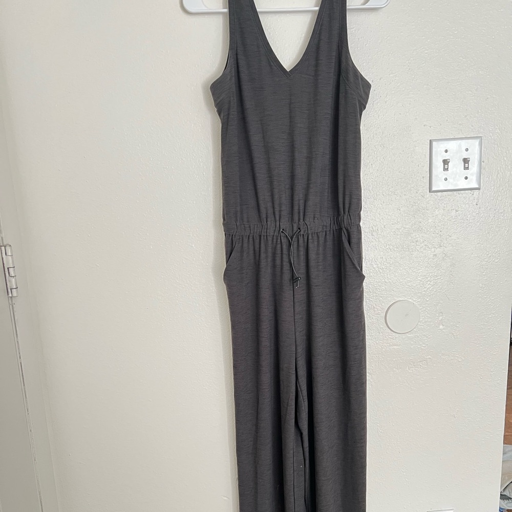 Old Navy Active Charcoal V-Neck Top